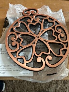 Pampered Chef - round up from the heart 2007 trivet